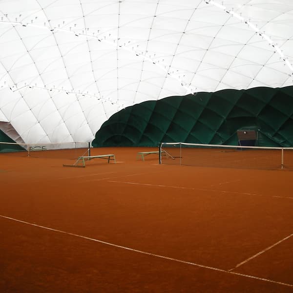 Antukové dvorce a areál tenisového klubu TennisOne v Bratislave — fotografia 2