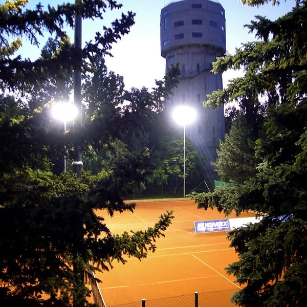 Antukové dvorce a areál tenisového klubu TennisOne v Bratislave — fotografia 5