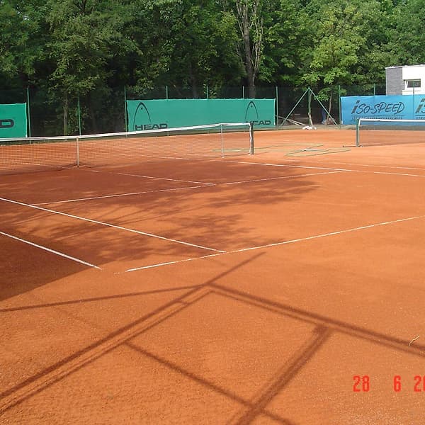 Antukové dvorce a areál tenisového klubu TennisOne v Bratislave — fotografia 7