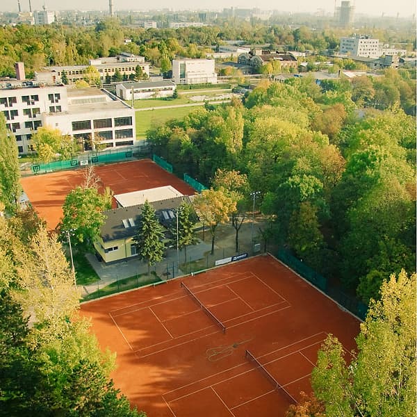 Antukové dvorce a areál tenisového klubu TennisOne v Bratislave — fotografia 9