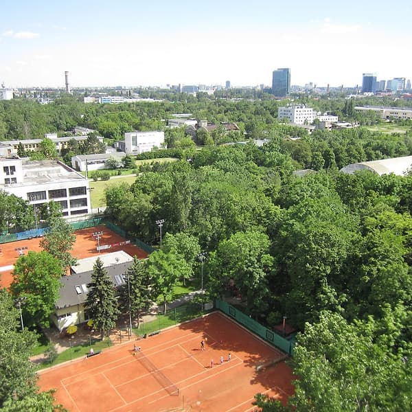 Antukové dvorce a areál tenisového klubu TennisOne v Bratislave — fotografia 14