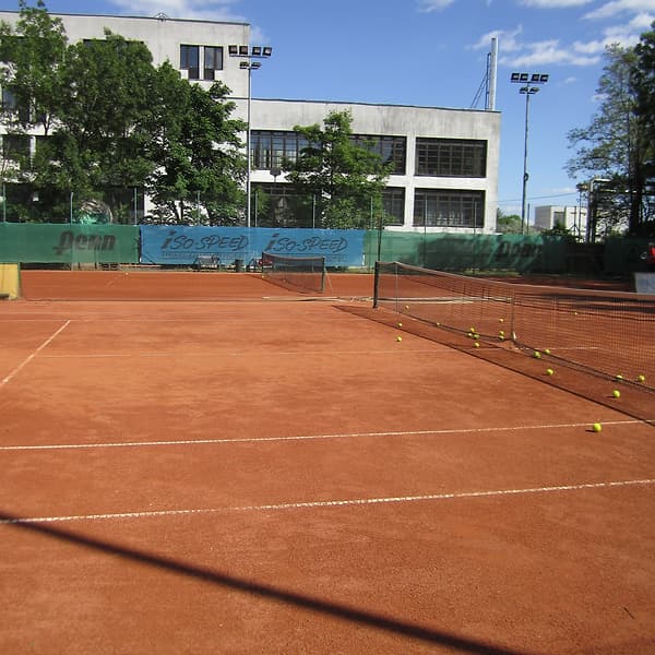 Antukové dvorce a areál tenisového klubu TennisOne v Bratislave — fotografia 16