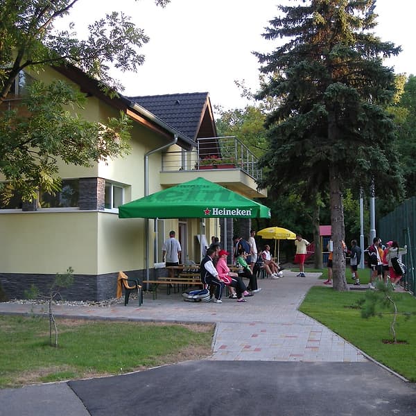 Akcie a turnaje v tenisovom klube TennisOne v Bratislave — fotografia 5