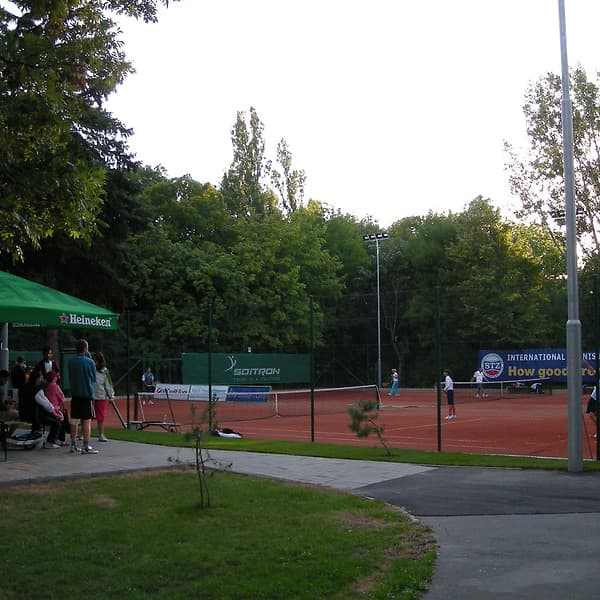 Akcie a turnaje v tenisovom klube TennisOne v Bratislave — fotografia 6